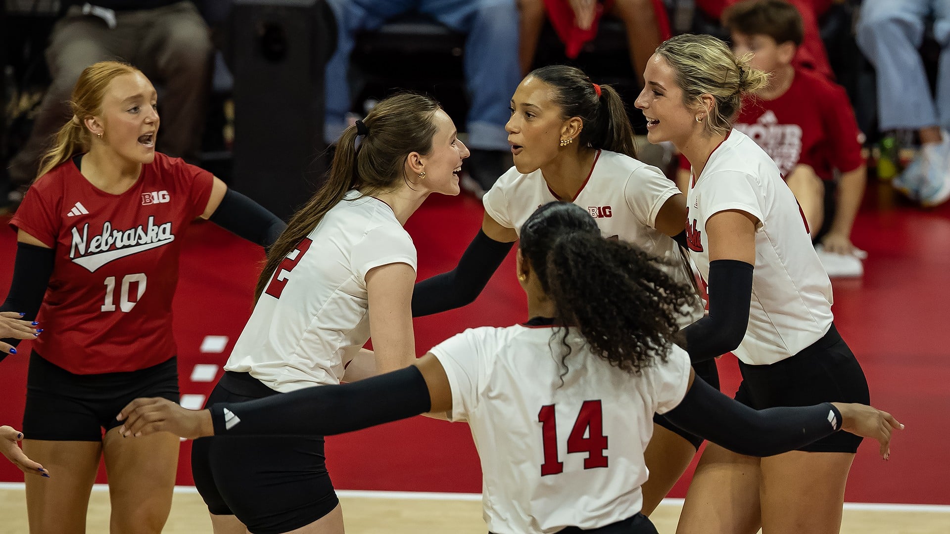 No. 1 Nebraska breezes by USC in 9th sweep of Big Ten opponent