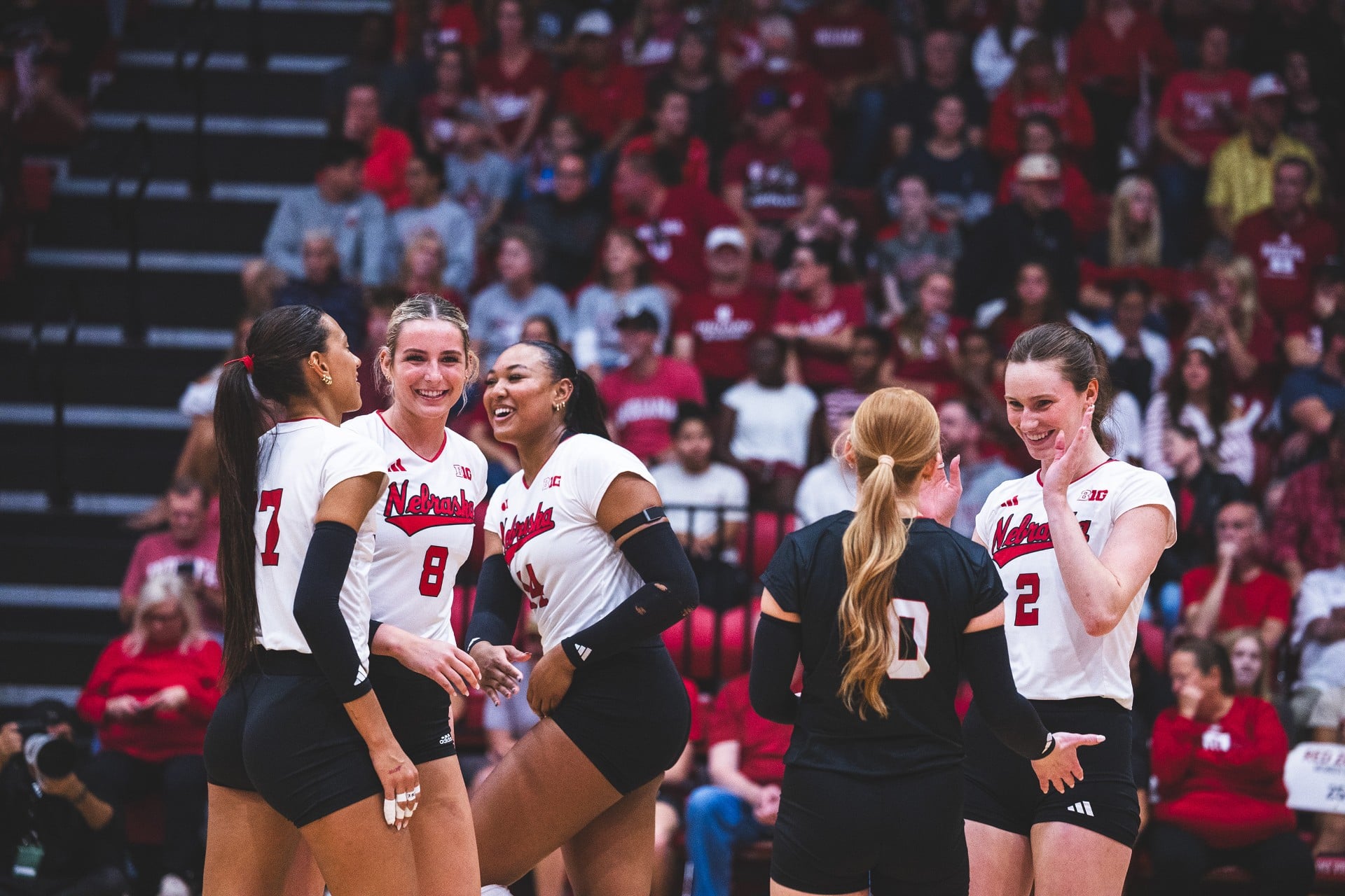 No. 1 Nebraska sweeps 6th-straight match, takes down No. 15 Indiana on road