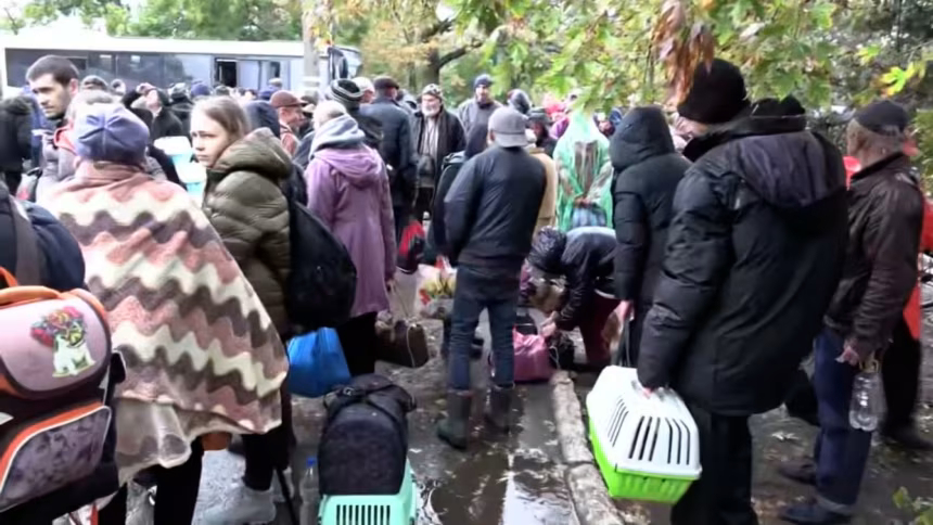 Oleshky evacuees return to Ukraine under Melania Trump-brokered ceasefire