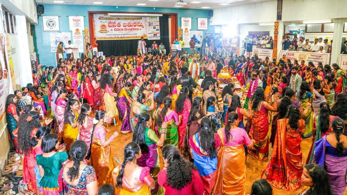 Over 2,000 attend TAUK’s handloom-themed Bathukamma, Dasara celebrations in London