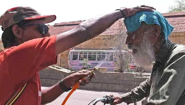 PMD forecasts hot weather conditions in Karachi from Monday