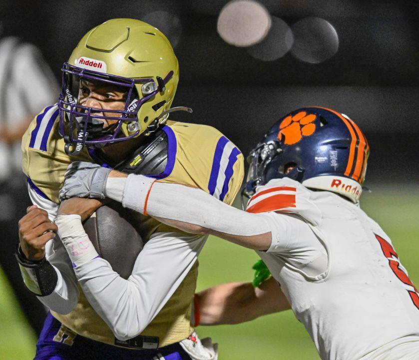 Purples roll over Grayson, former head coach Kevin Wallace honored