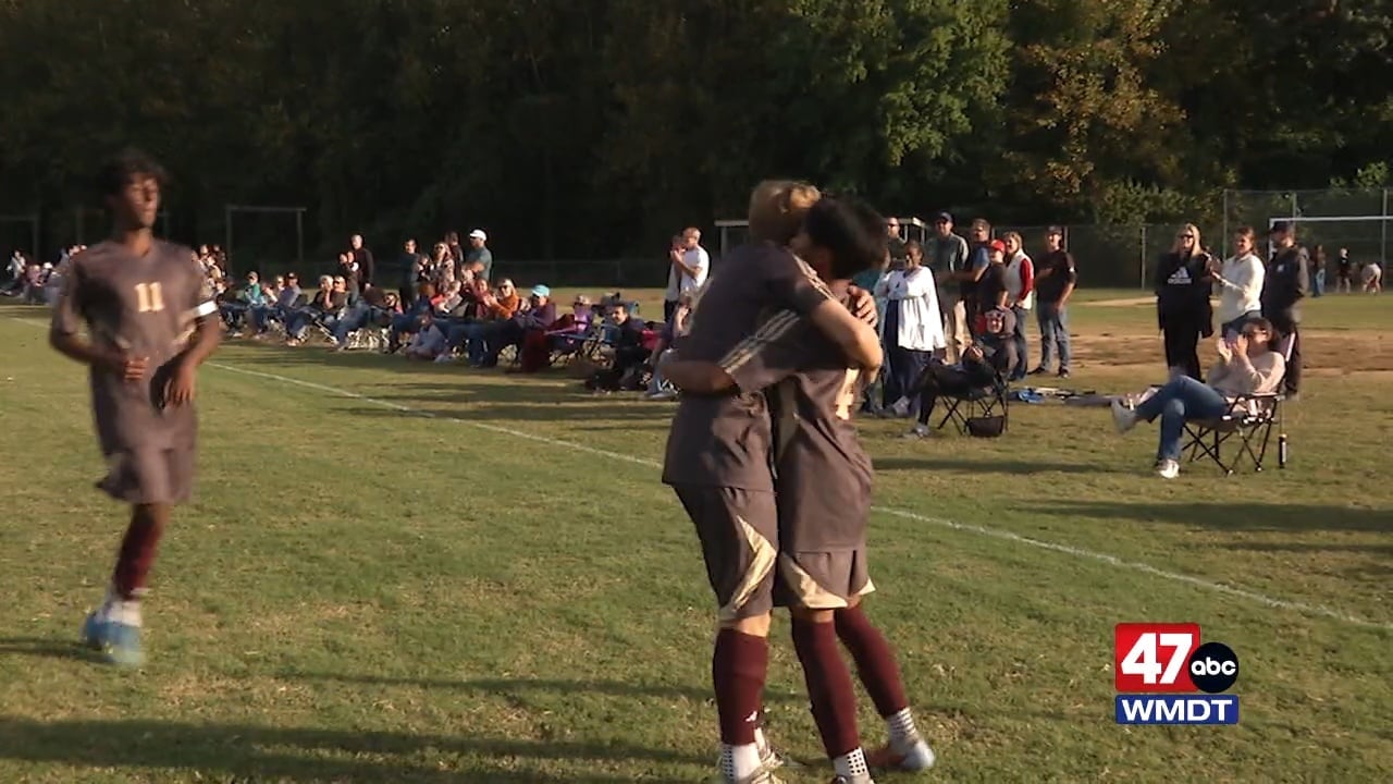 SCS boy's soccer cruises to ESIAC championship berth over Salisbury School Dragons
