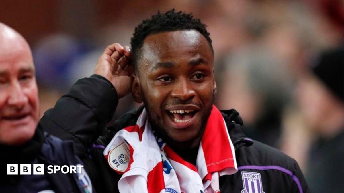 Saido Berahino before kick-off in a game between Stoke City and West Bromwich Albion at the Bet365 Stadium (9 February 2019)