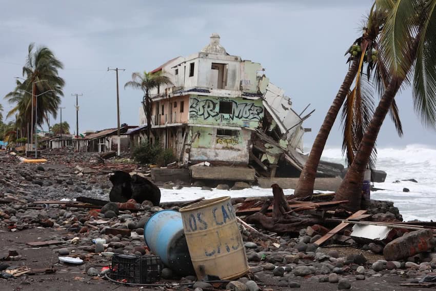Resident of states affected by Simon have been warned to take precautions. Thos steas include Colima (shown here on Sunday), Michoacán, Jalisco, Nayarit and Sinaloa.