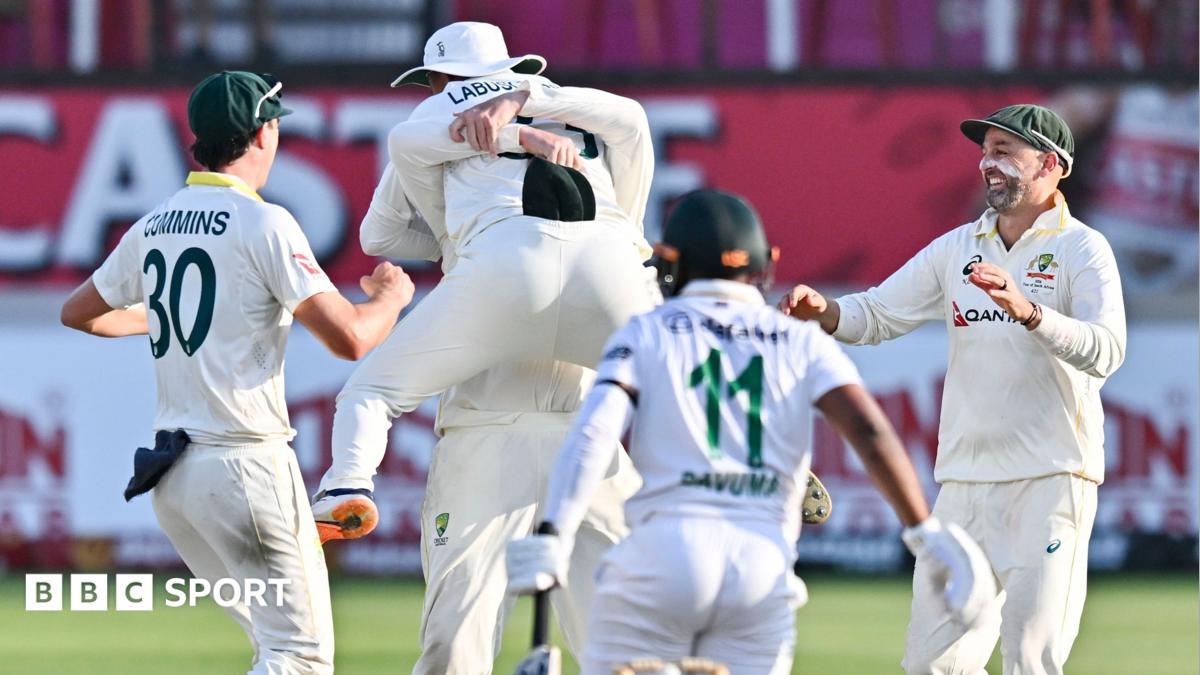 Australia celebrate wicket of Temba Bavuma
