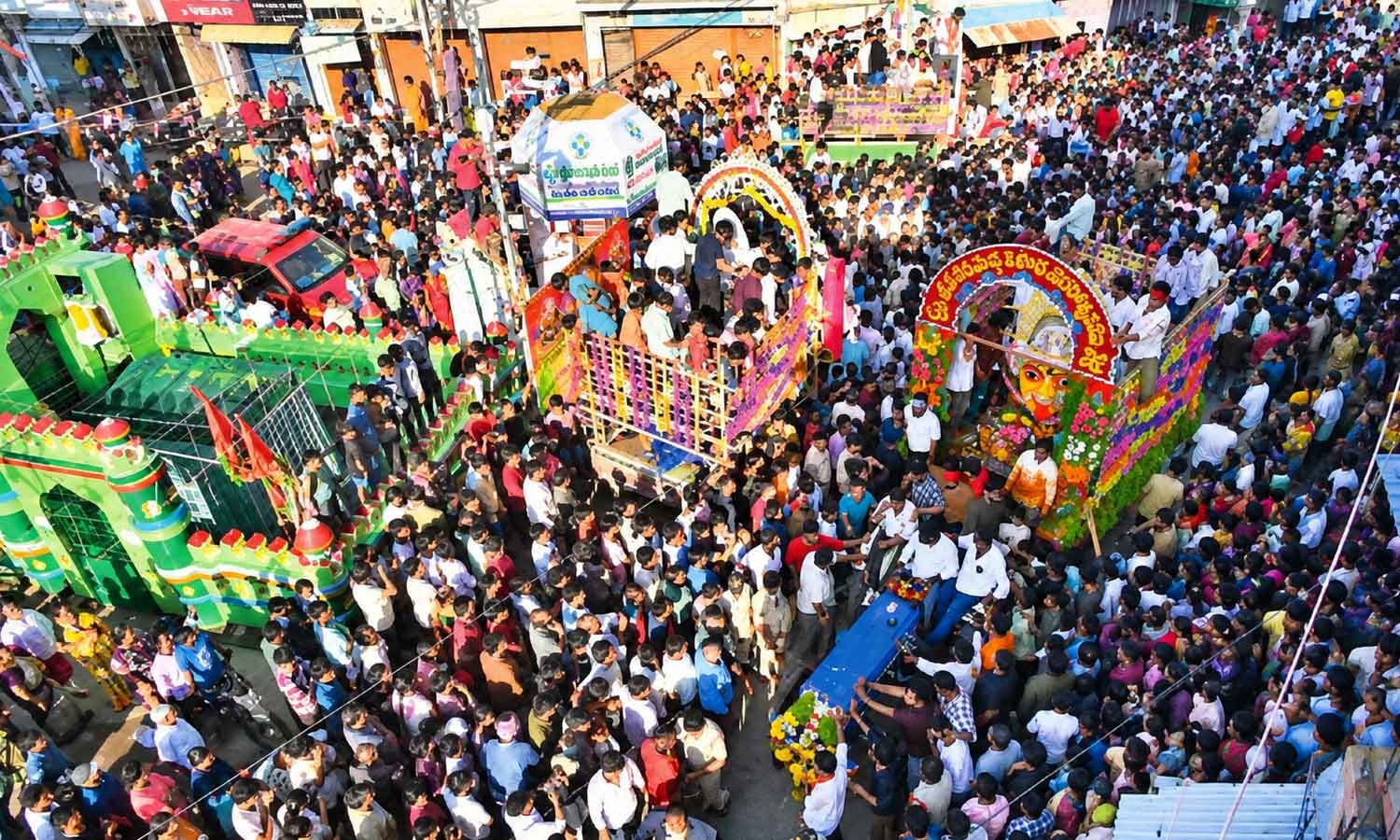 Thousands of devotees join Kalaralu procession