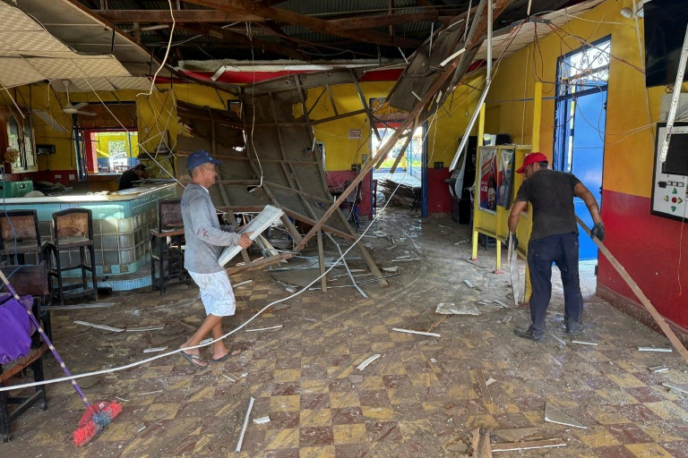 Traumatized Panamanians begin quake recovery