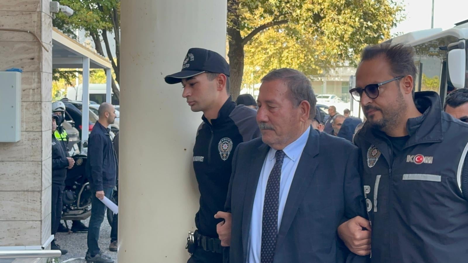 Turkey jails opposition mayor, son in corruption probe