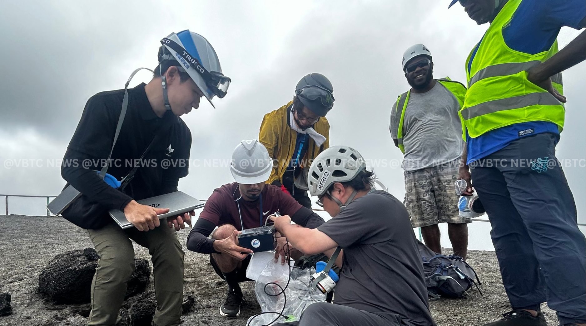 Vanuatu and Pacific Scientists Train in Volcano Monitoring on Tanna