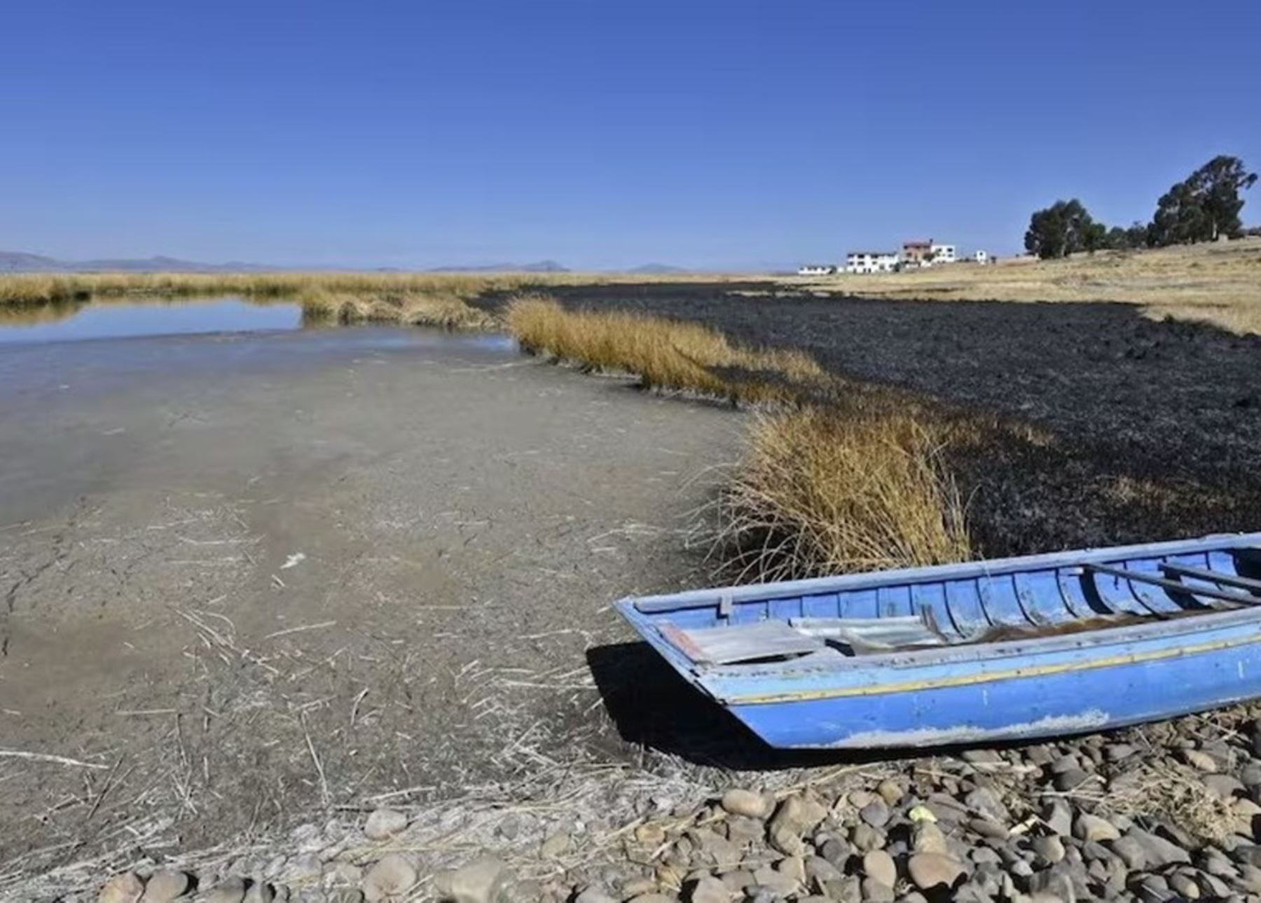 166 The level of Lake Titicaca continues to drop due to a rainfall deficit and high temperatures recorded in Puno, reported Senamhi. ANDINA/Distribution.