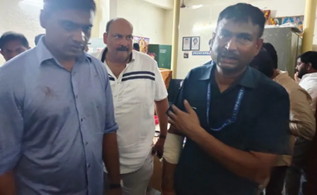 YSRCP MP Mithun Reddy's convoy attacked in Annamayya District