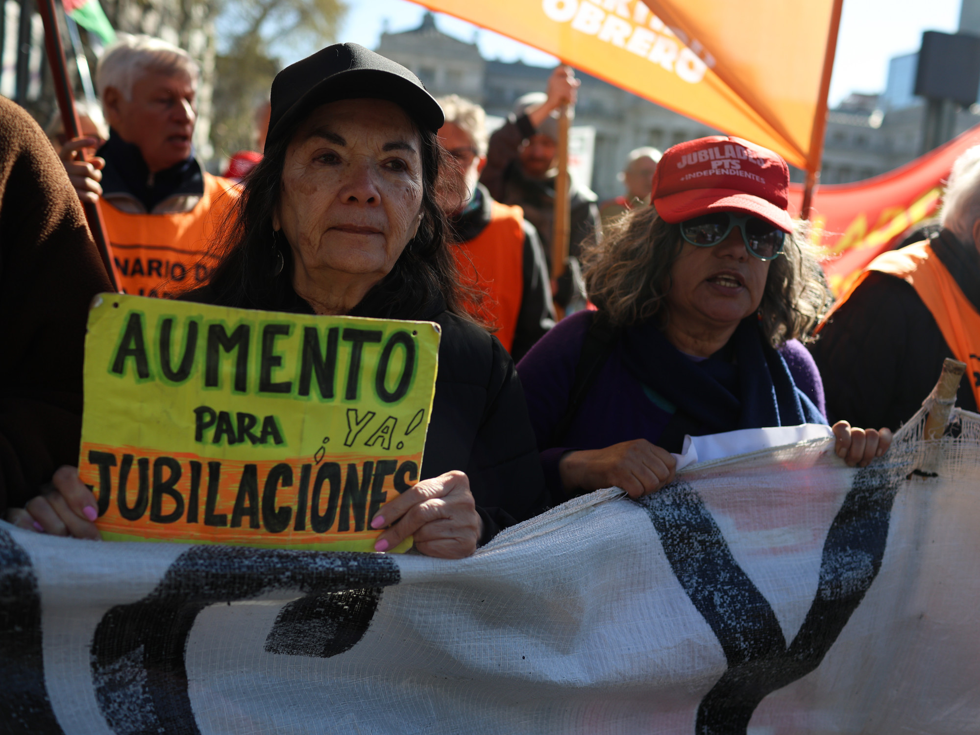 por el bono congelado, el aumento de haberes de noviembre varía entre 1,57% y 1,93%